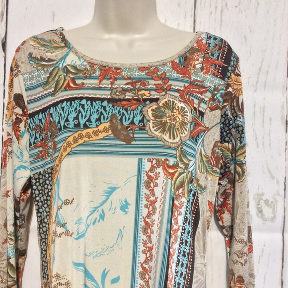 Me‘chant  Tunic top tan blue floral shark bite M - Picture 3 of 9